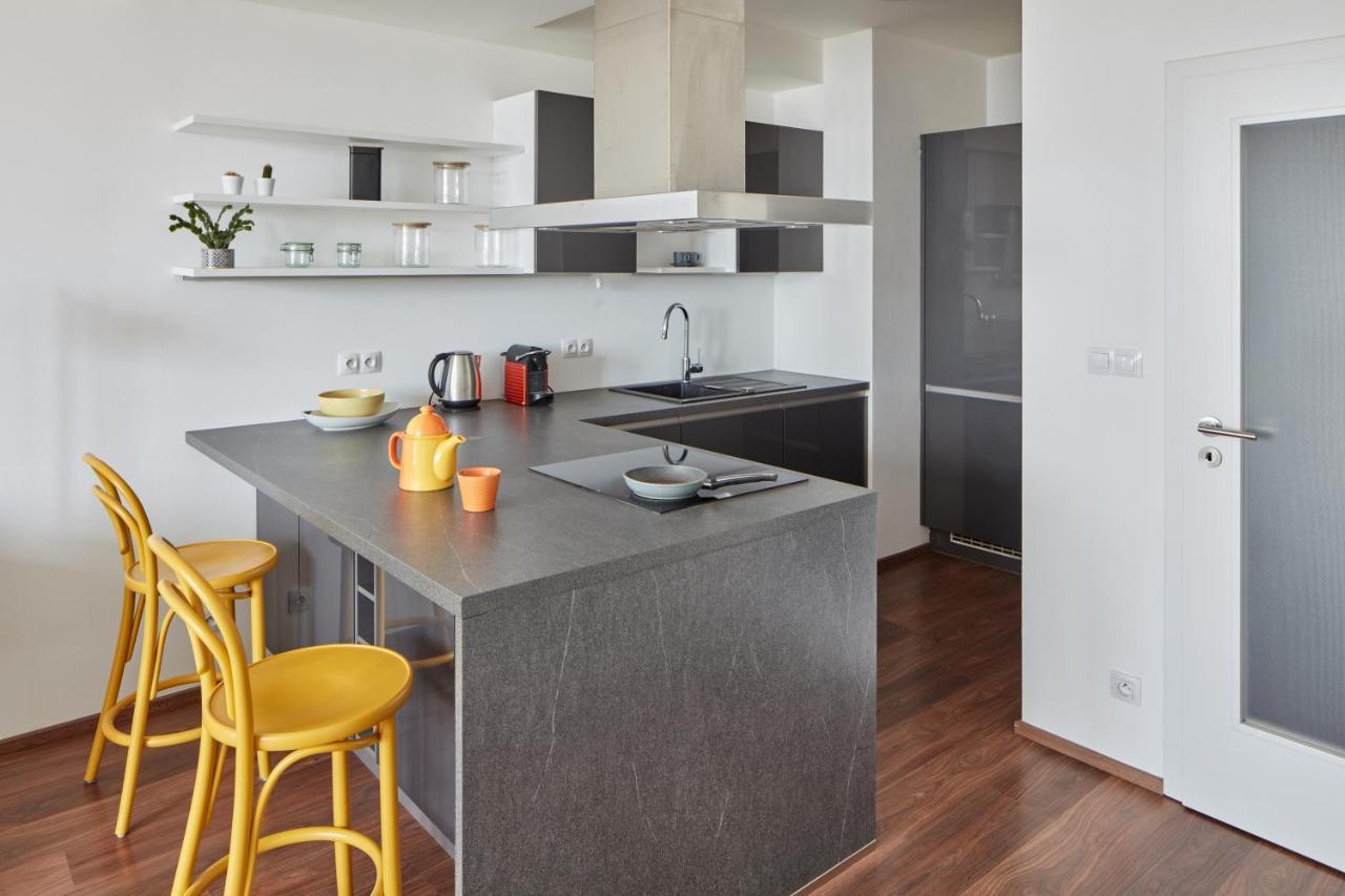 Days - Bright Interior - Free Parking - Spacious Layout * Prag