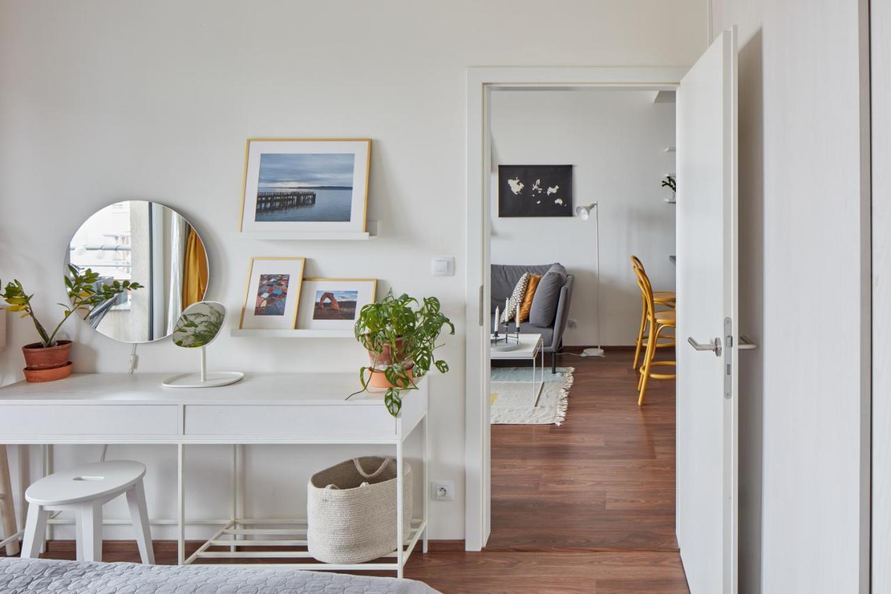 Days - Bright Interior - Free Parking - Spacious Layout Lägenhet Prag