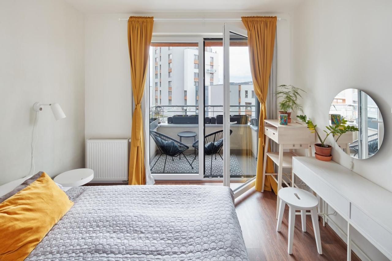 Days - Bright Interior - Free Parking - Spacious Layout * Prag