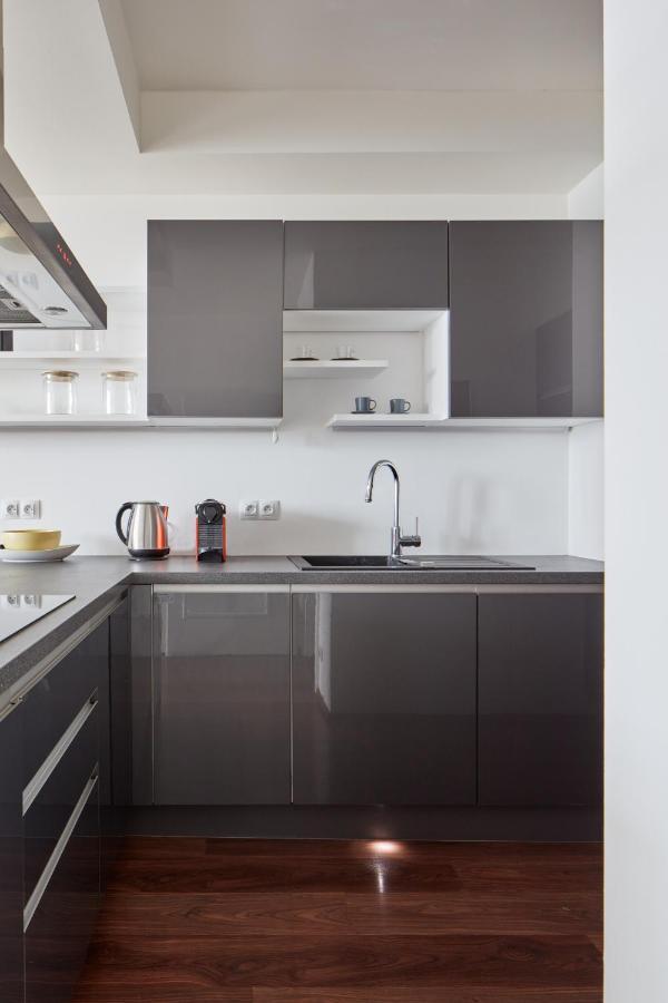 Days - Bright Interior - Free Parking - Spacious Layout Lägenhet
