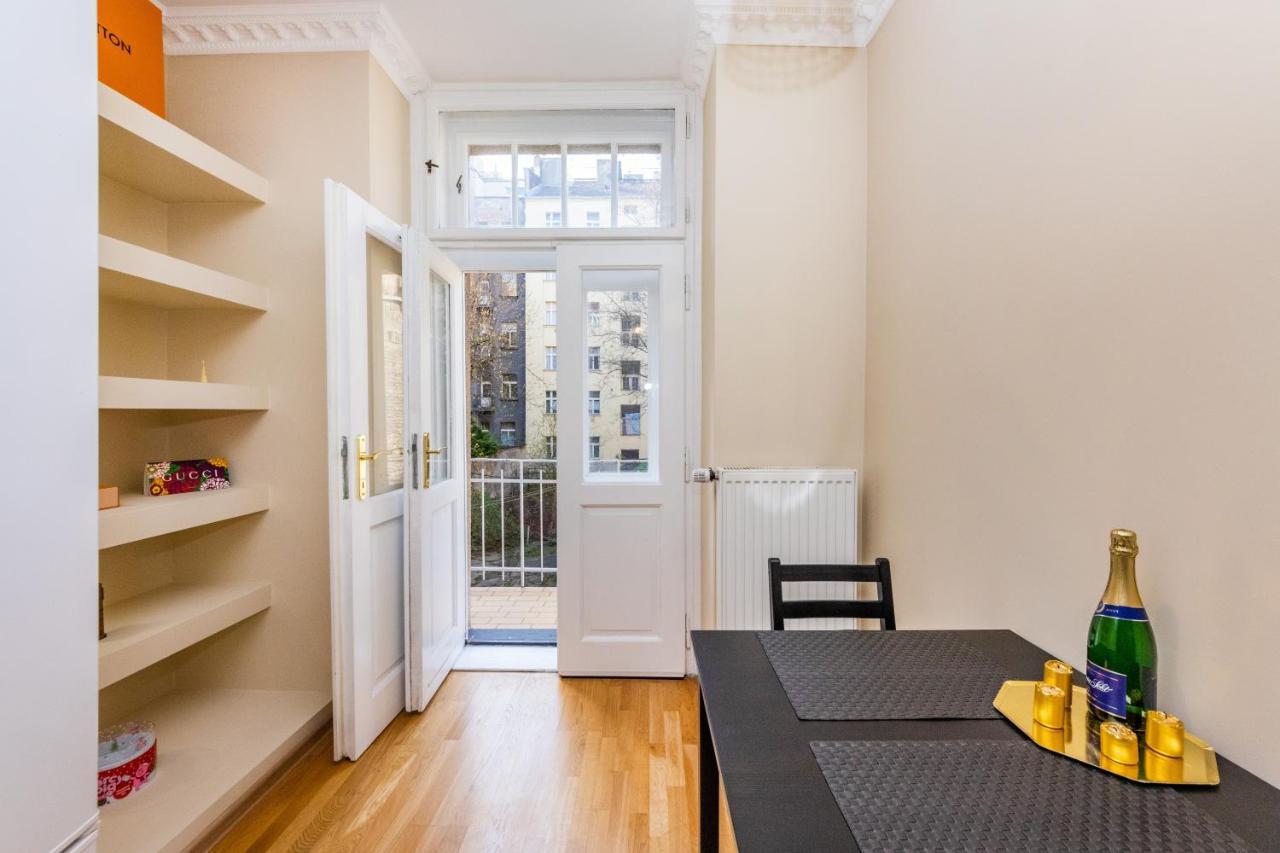 Prostorny Tripokojovy Apartman U Nabrezi Vltavy * Prag