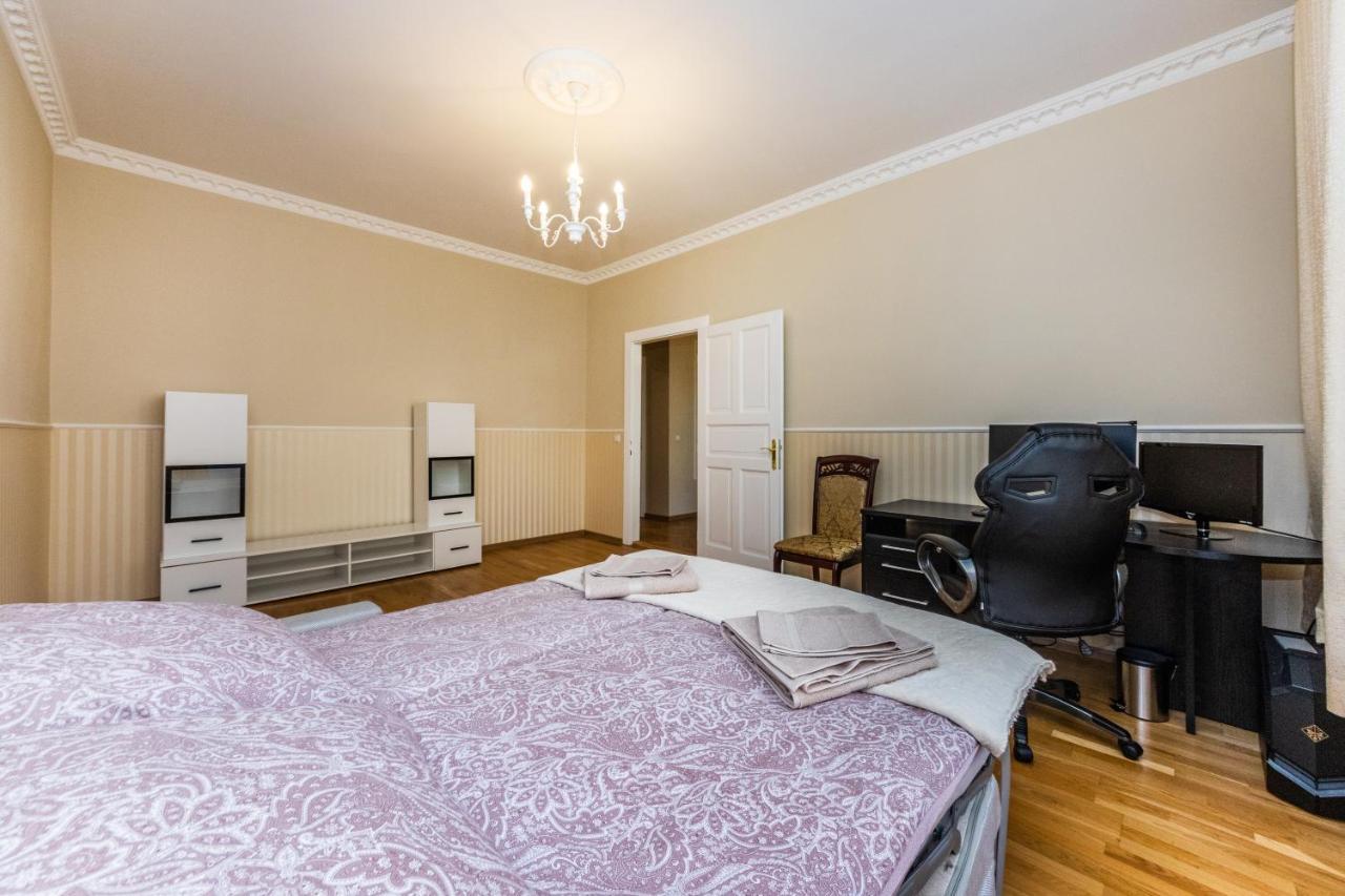 Prostorny Tripokojovy Apartman U Nabrezi Vltavy