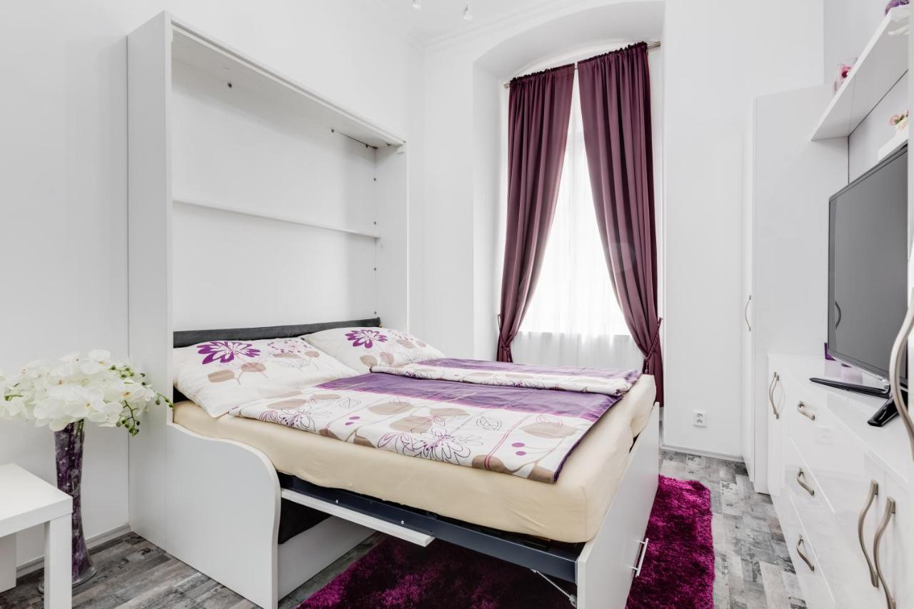 Apartment Thunovska 10