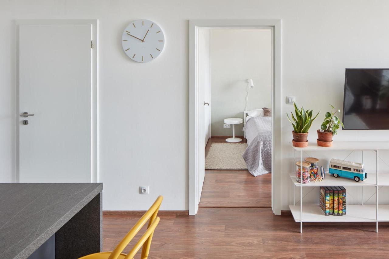 Days - Bright Interior - Free Parking - Spacious Layout Lägenhet Prag