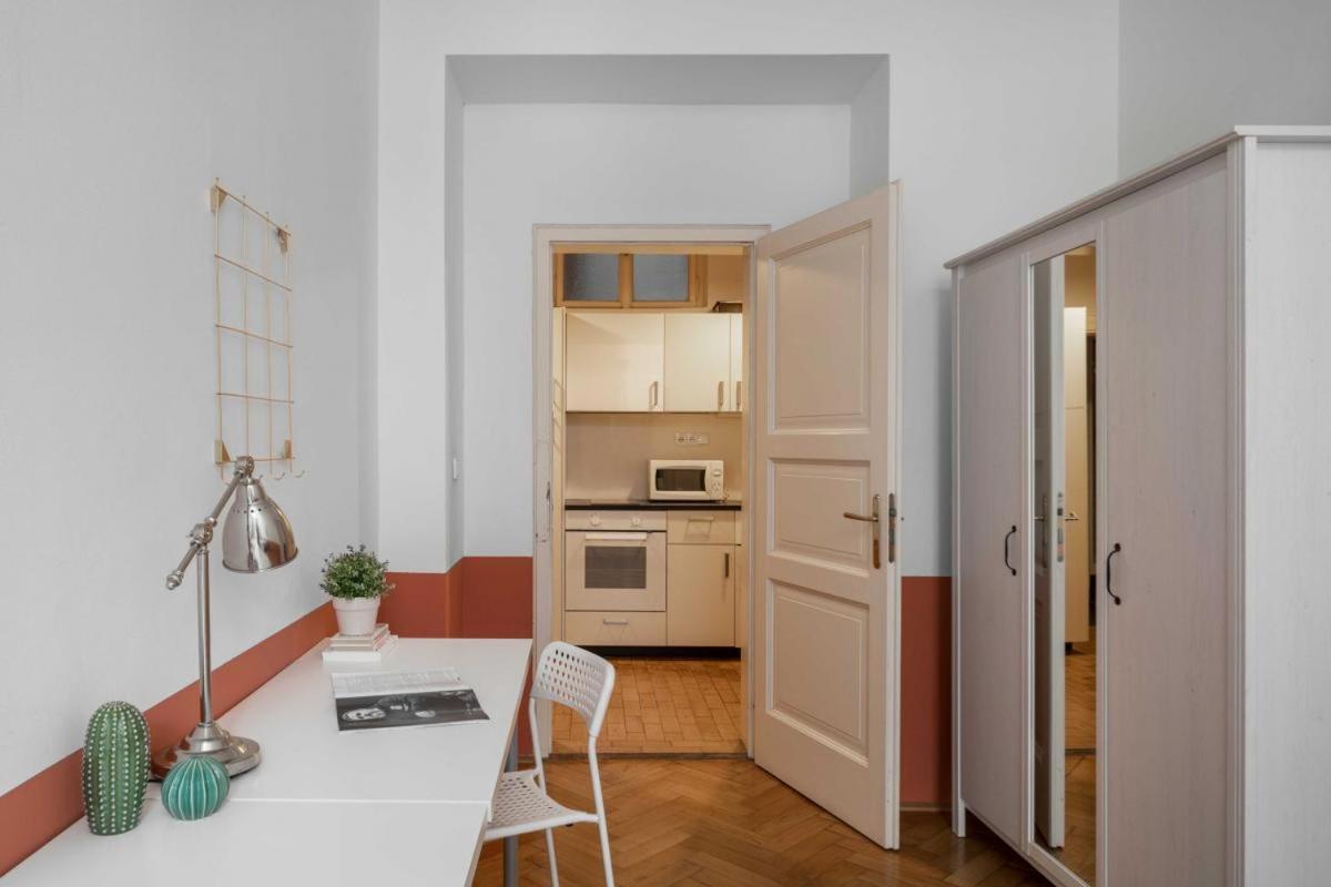 Letna Apartment *