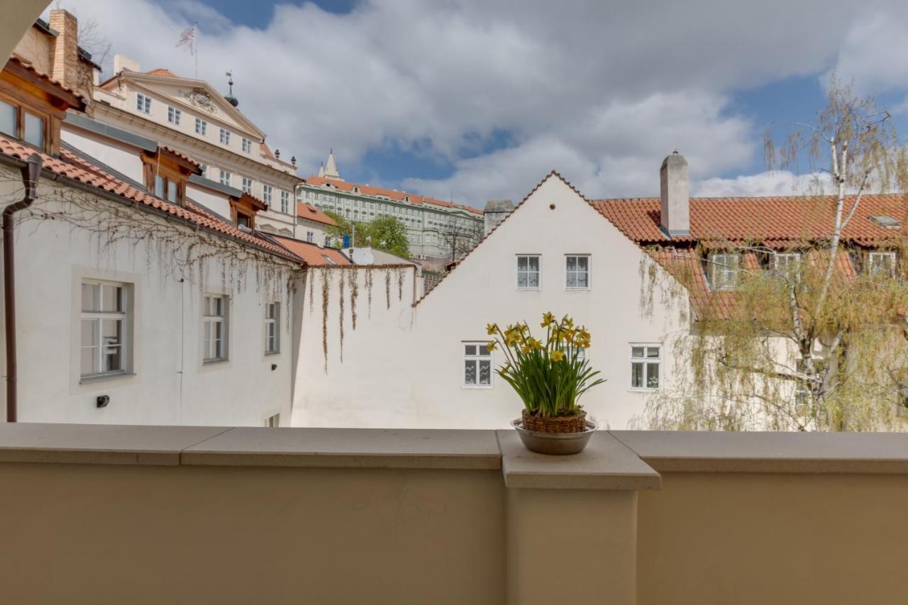 Apartment Thunovska 10