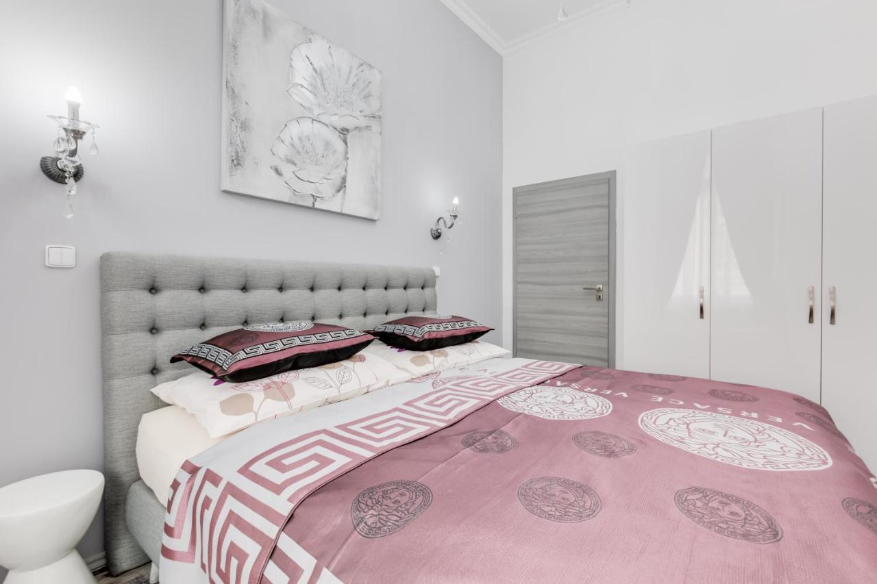 Thunovska 10 *