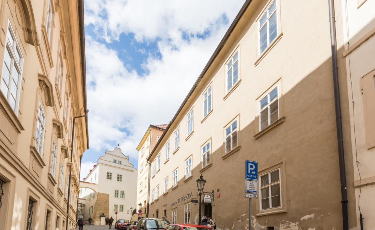 Thunovska 10 *