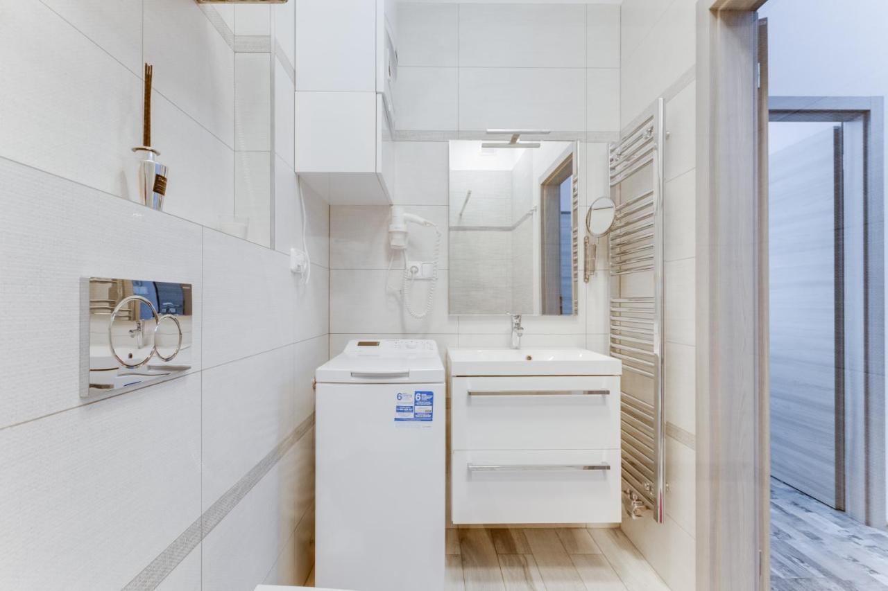 Apartment Thunovska 10
