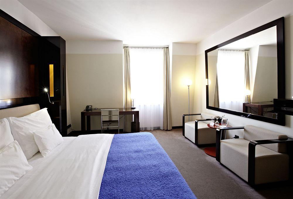 Maximilian Hotel