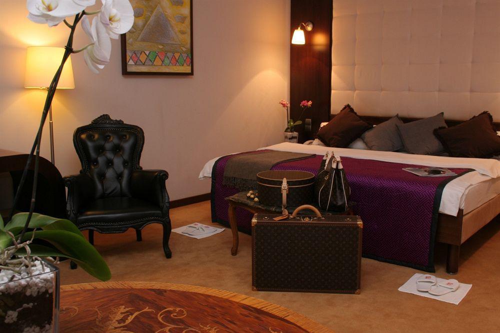 Floor 4* Prag