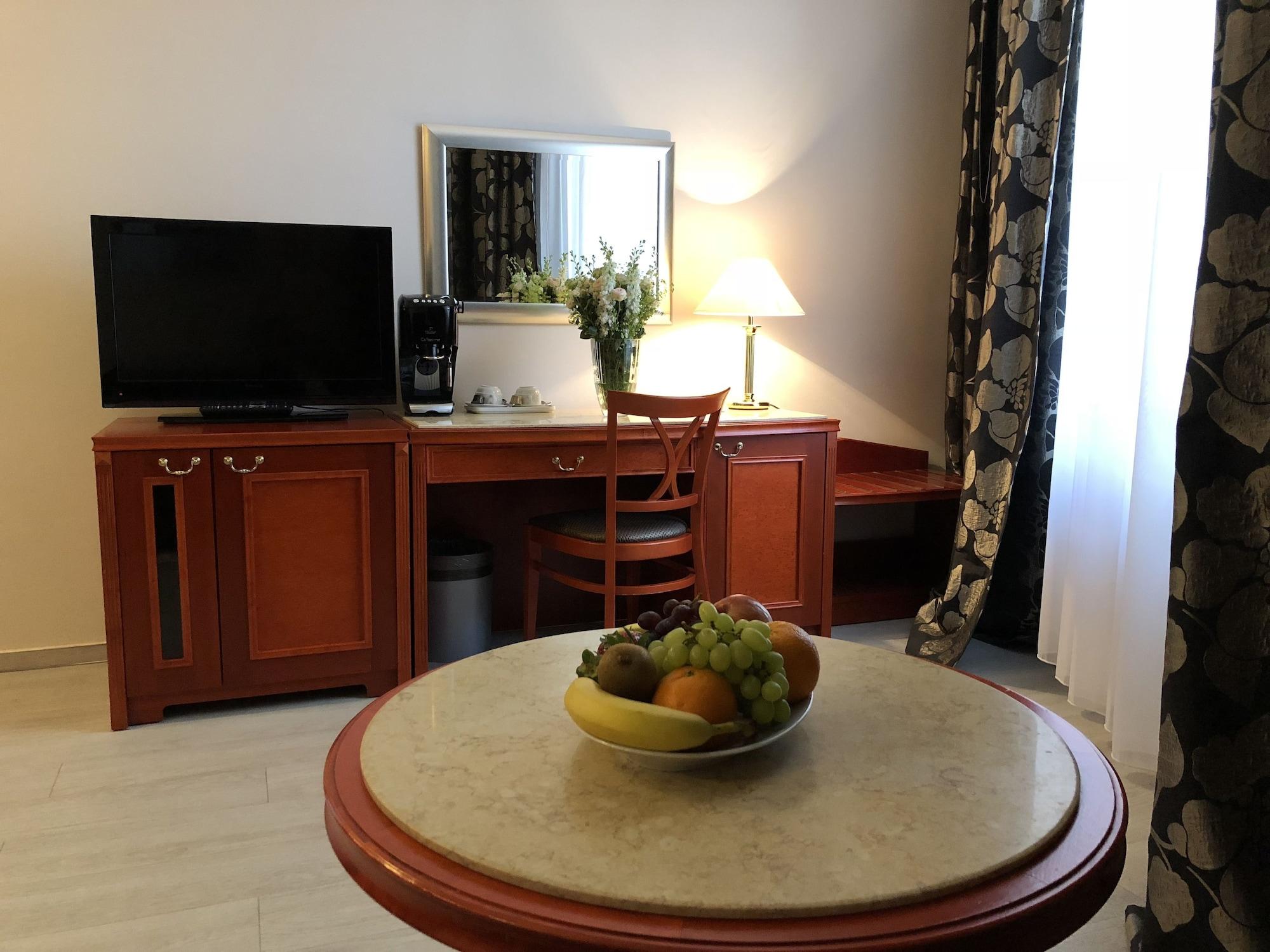 Carlton Hotel 4*
