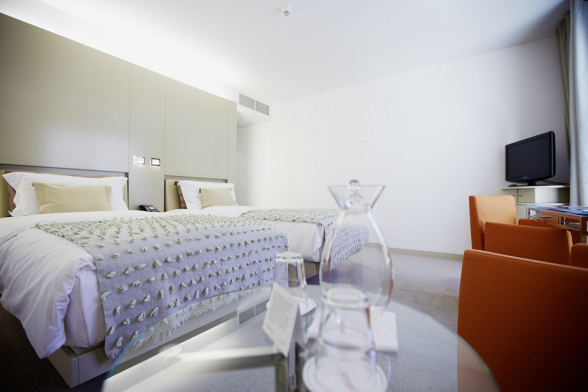 Hotel Josef 4*