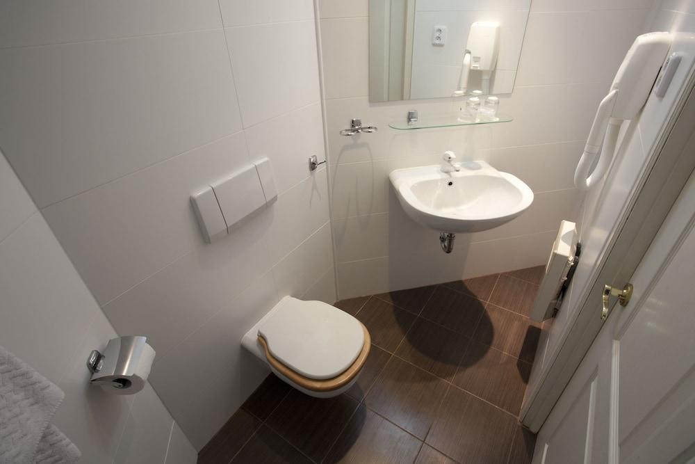 Hotel U Kříže 3*