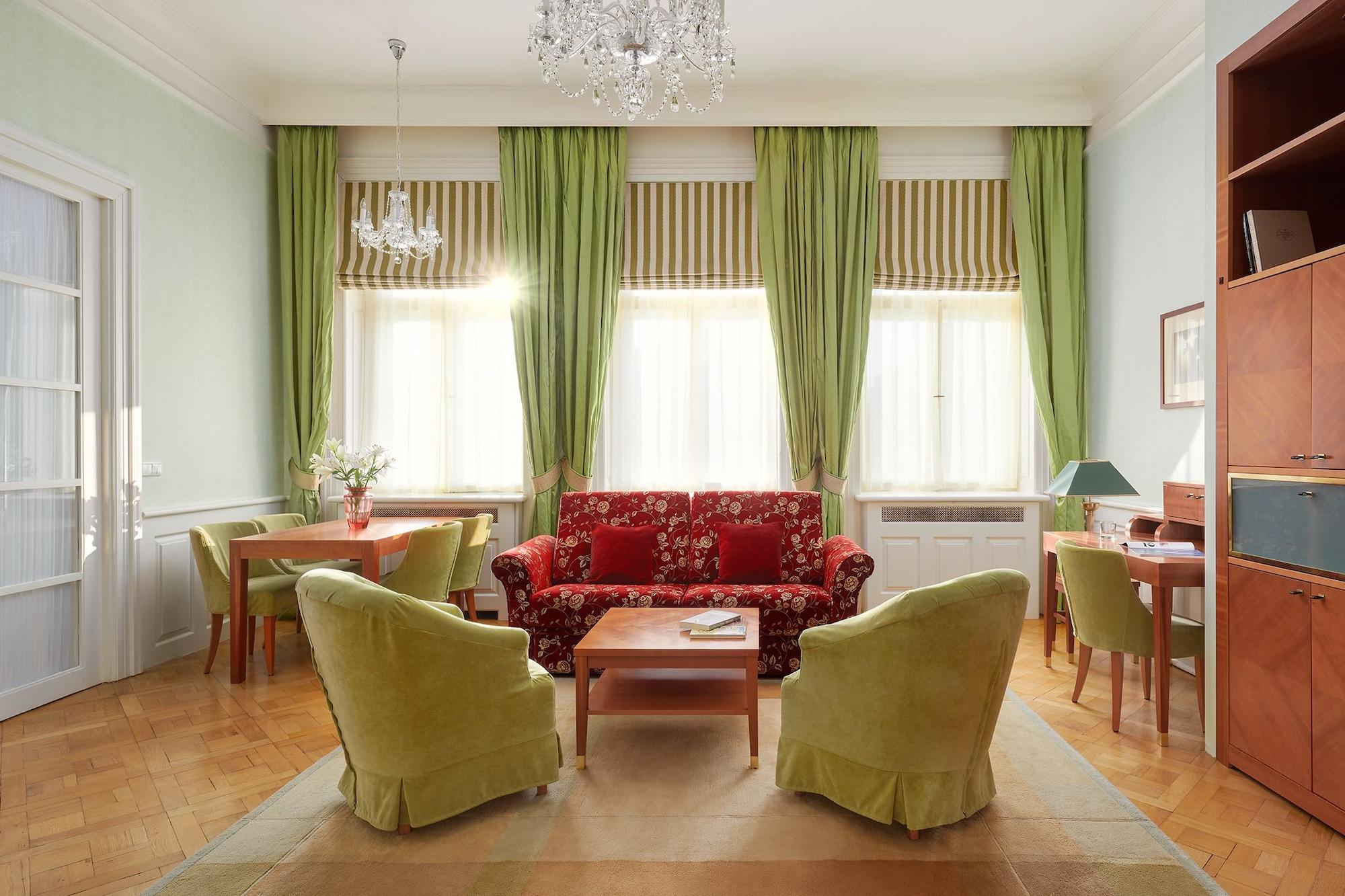Ventana Hotel 5*