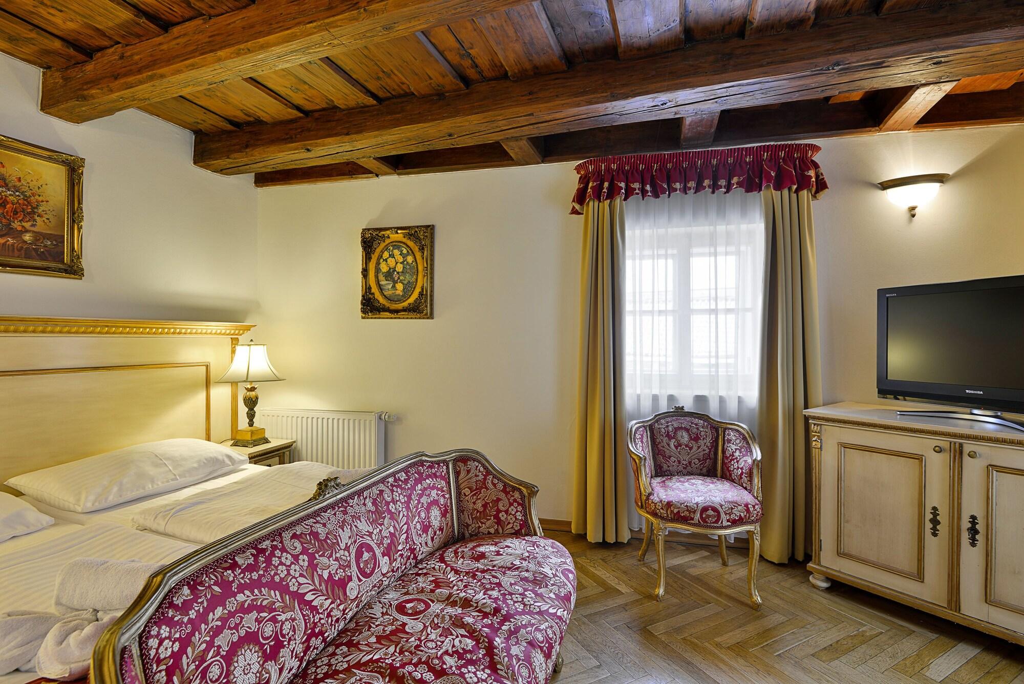 Lobster Aparthotel 4*