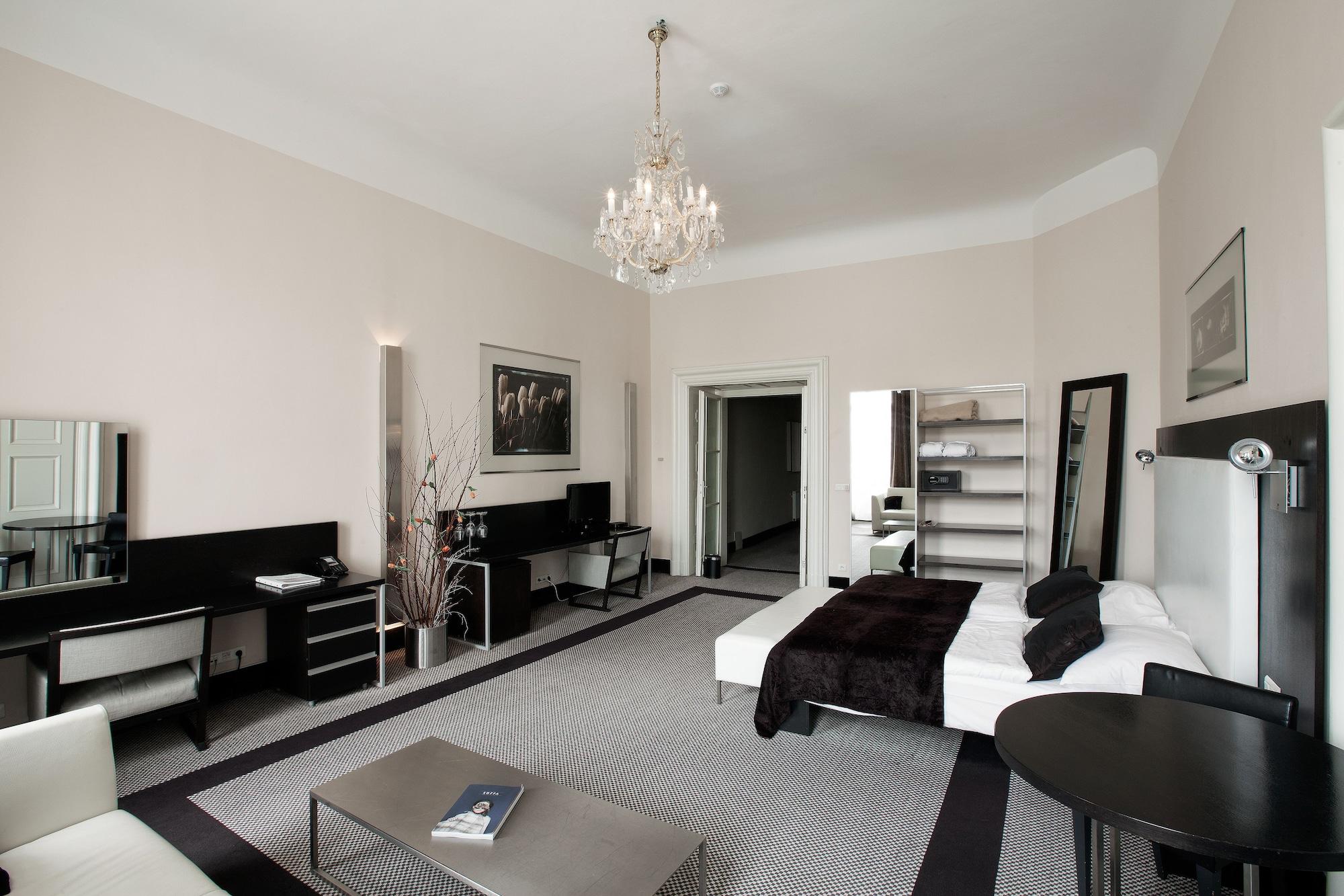 Aparthotel Old Town Square By Emblem