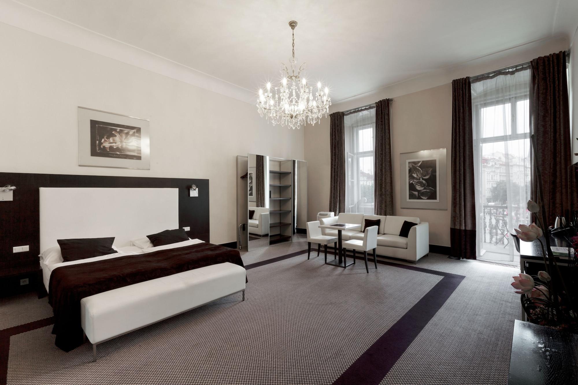 Aparthotel Old Town Square By Emblem 5*