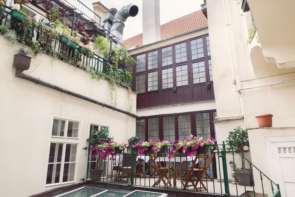 Old Town Square By Emblem Aparthotel 5*