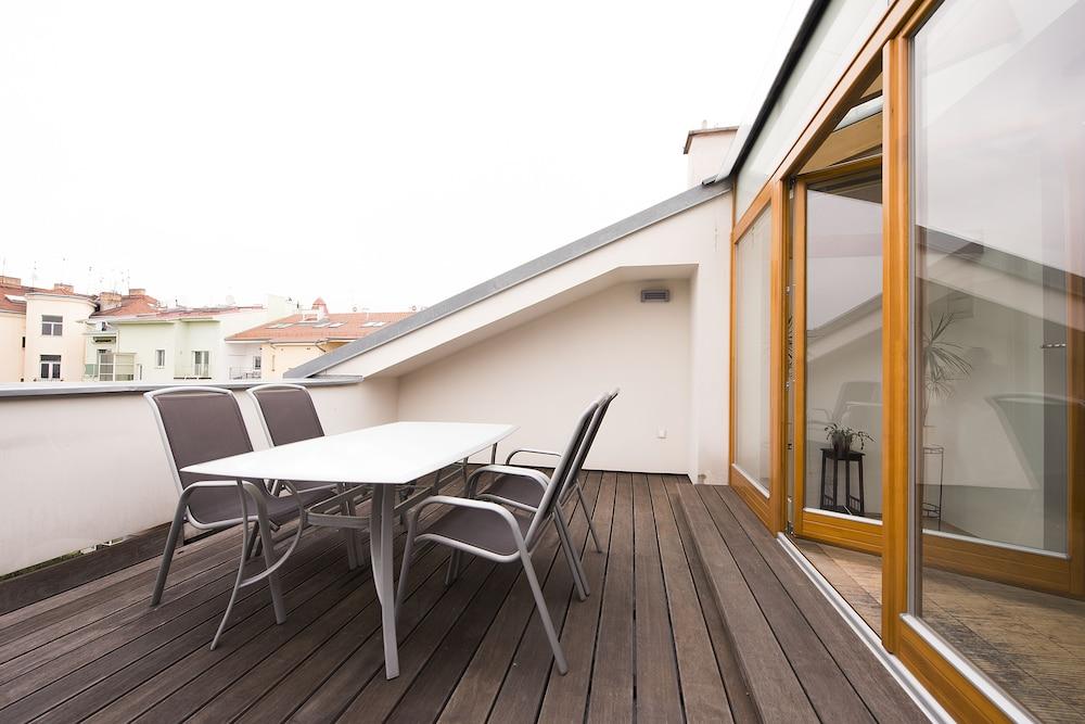 Downtown Kodanska 4* Prag