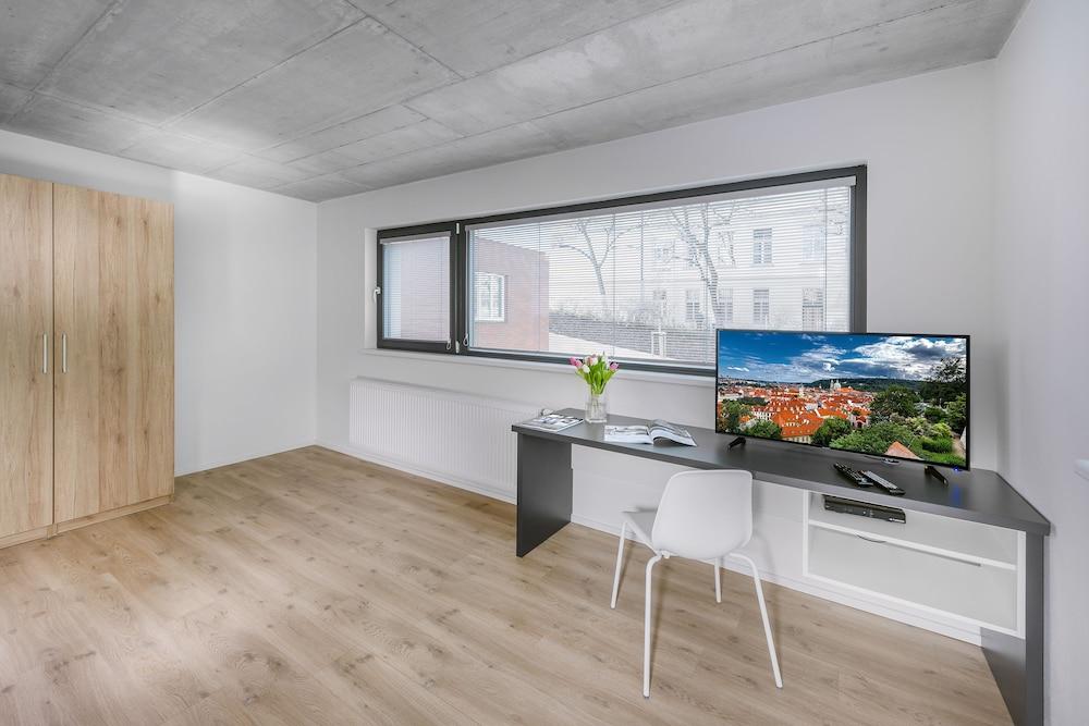 Apartment Downtown Belohorska