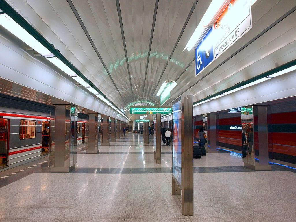 Cozy At Metro Station, Private Bathroom, 9minutes Oldtown, 15minutes Airport, Wifi *
