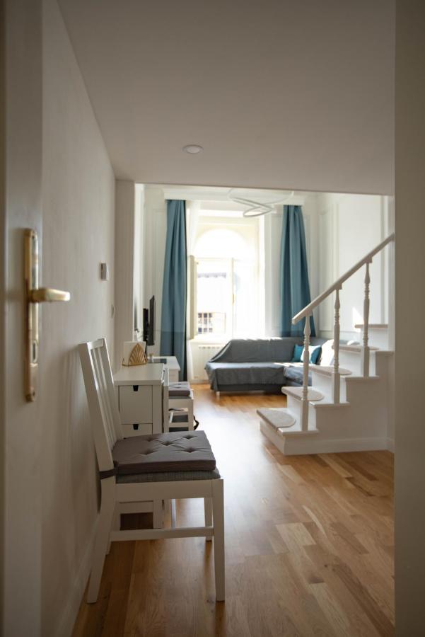 Live With A Fantastic View In The Center Apartment