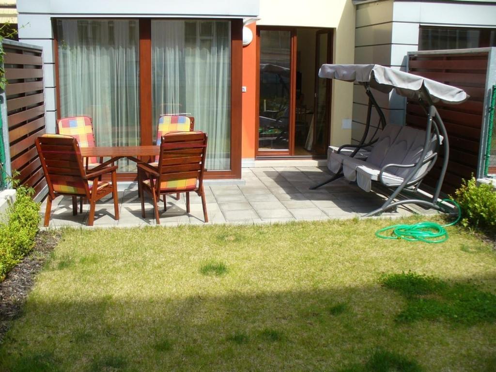 Garden With Garage In