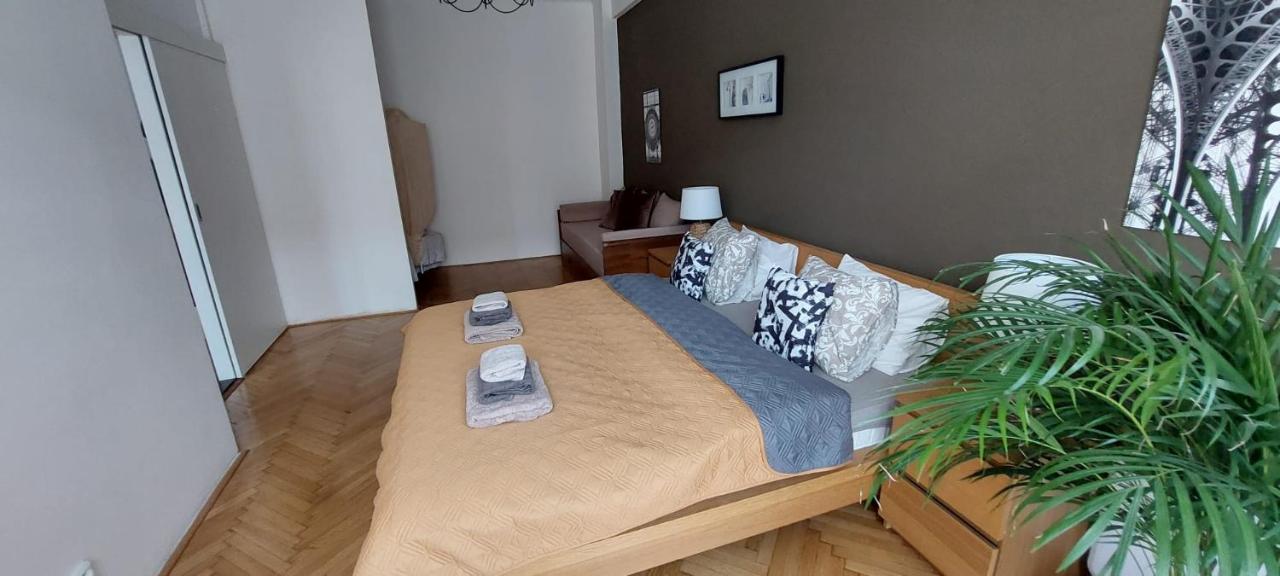 Apartment Anenska By Charles Bridge 2