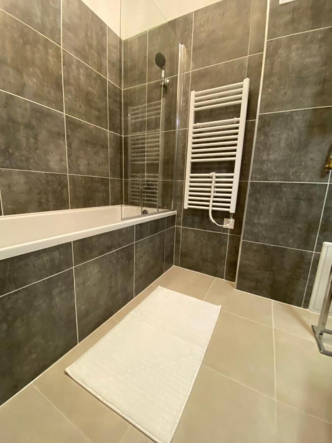 Apartment Designed Next To Vaclav Square With Terrace And Private Garage *