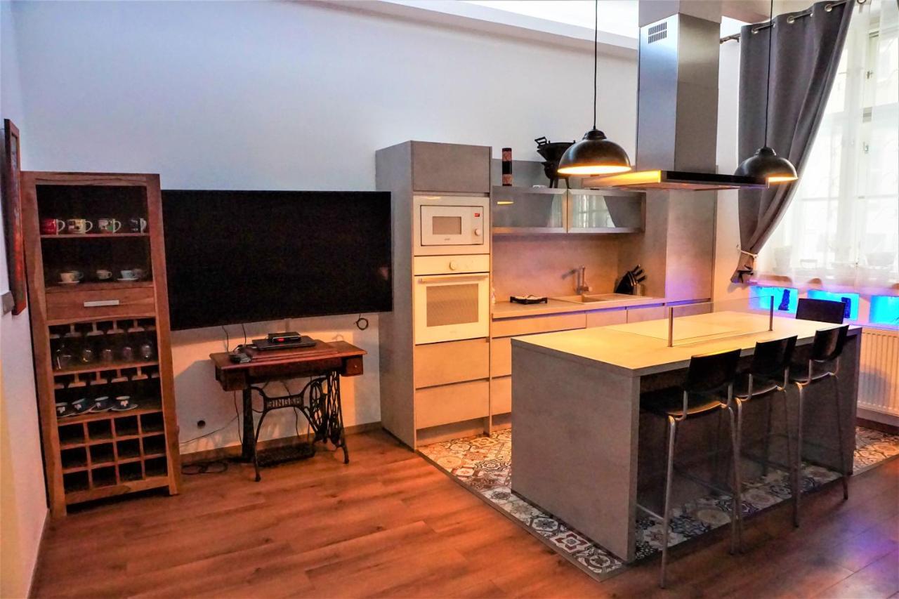 Maximilian Central Apartment Prague