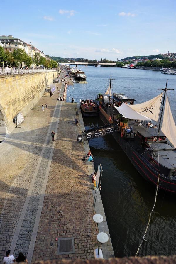 Maximilian Central * Prag