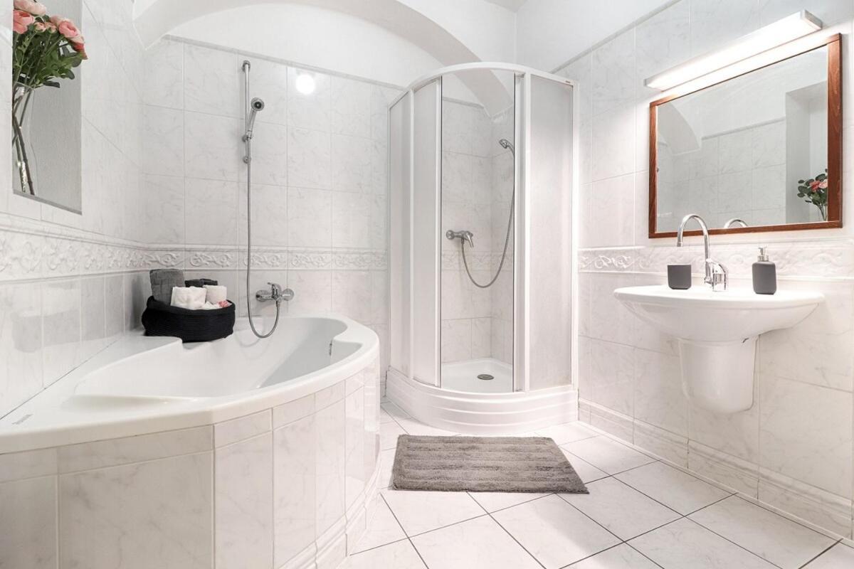 Bright & Spacious At Mala Strana, Charles Bridge 3 Min Of Walk Apartmán Praha
