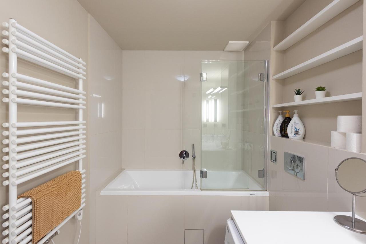 New Luxury Apt With Ac&parking In The Center Of Praha