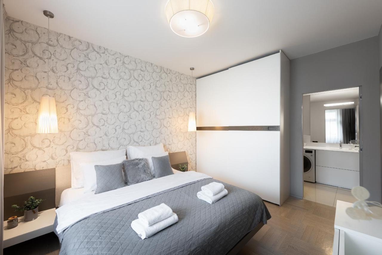 New Luxury Apt With Ac&parking In The Center Of * Praha