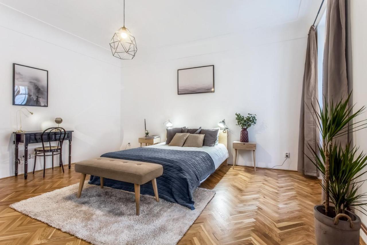 Lejlighed Old Town 2 Bdr Apartment, Free Coffee