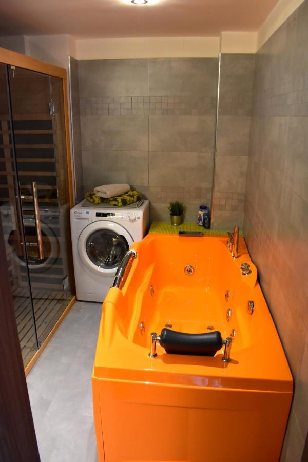 Lägenhet New Rooftop With Private Wellness, Sauna & Whirlpool Bath *