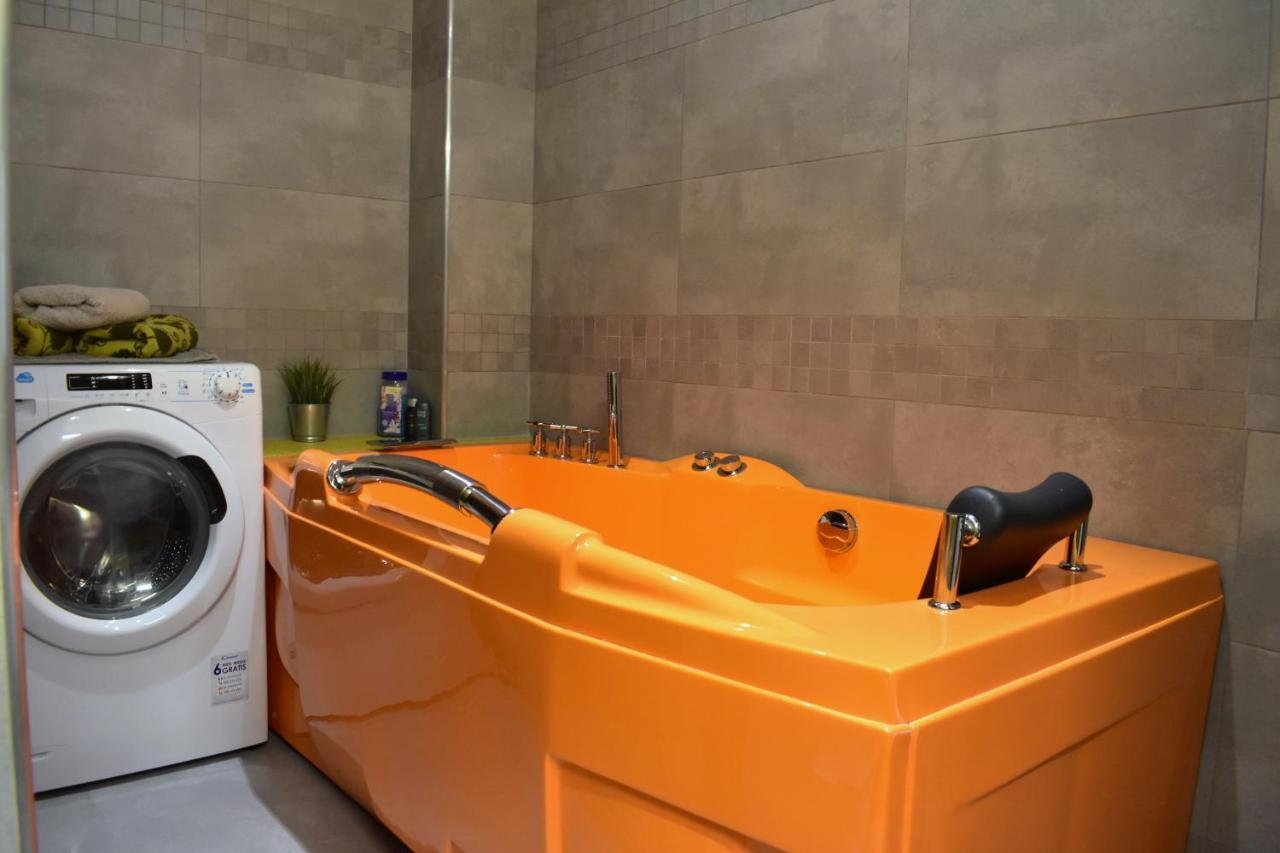 New Rooftop With Private Wellness, Sauna & Whirlpool Bath Lägenhet Prag
