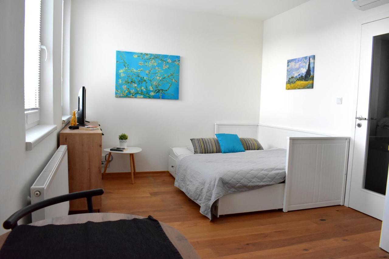 Airstay Apartment: Grebovka