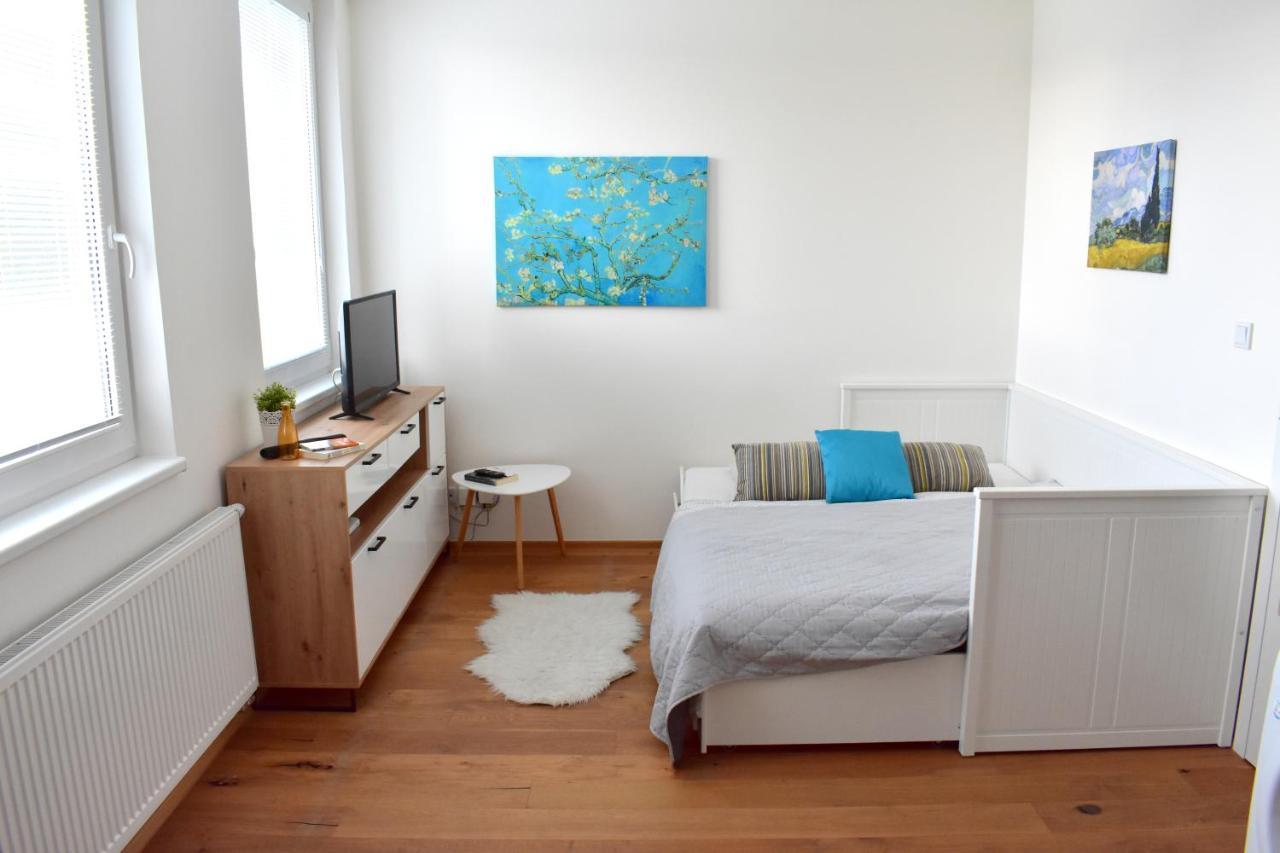 Apartment Airstay Apartment: Grebovka