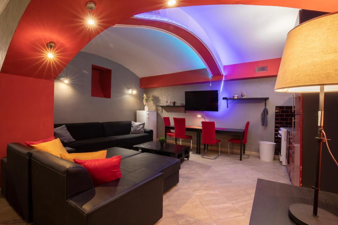 Apartment Party Underground With Pooltable