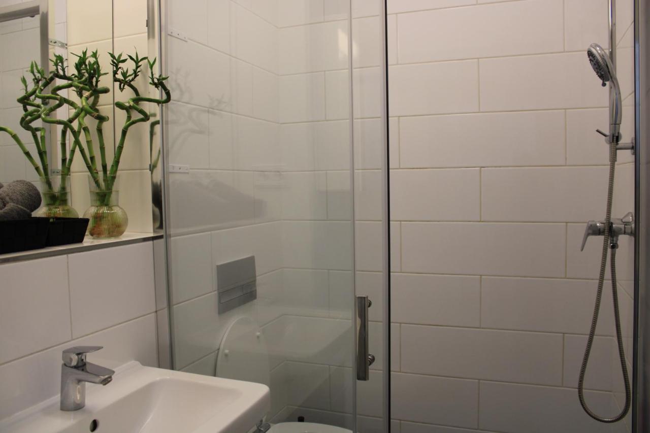 Lyly - Modern Apartment, Free Parking, Near The Metro