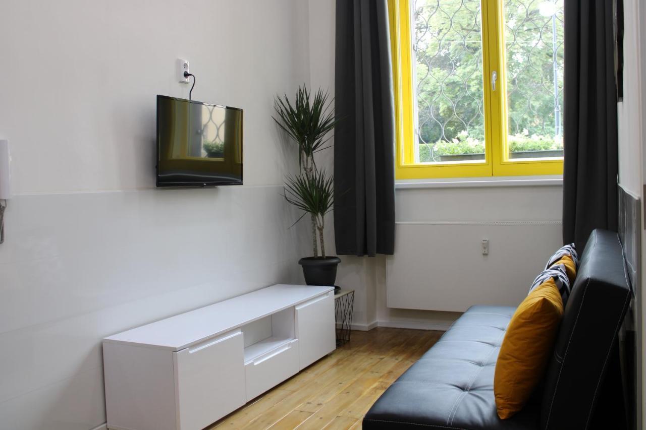 Lägenhet Lyly - Modern Apartment, Free Parking, Near The Metro *