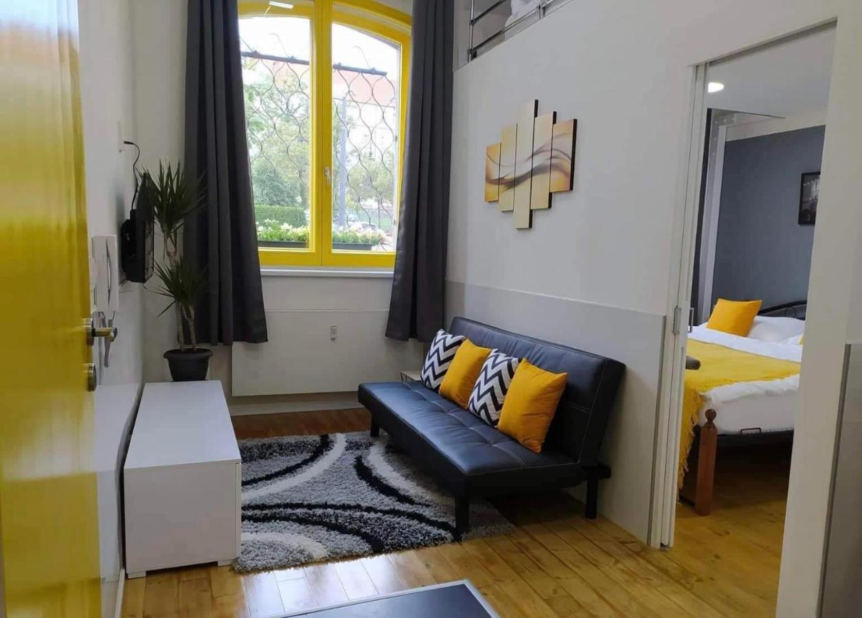 Lyly - Modern Apartment, Free Parking, Near The Metro