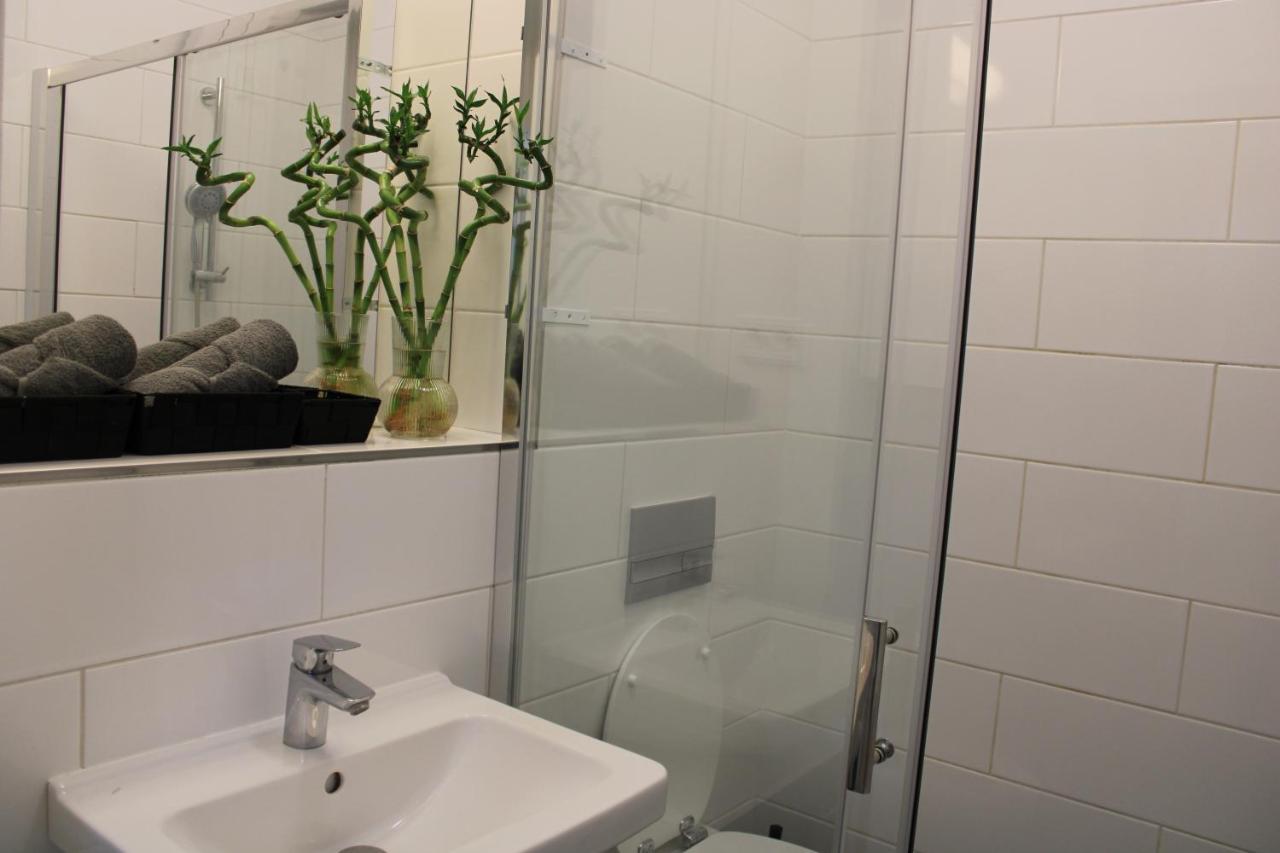Lyly - Modern Apartment, Free Parking, Near The Metro *
