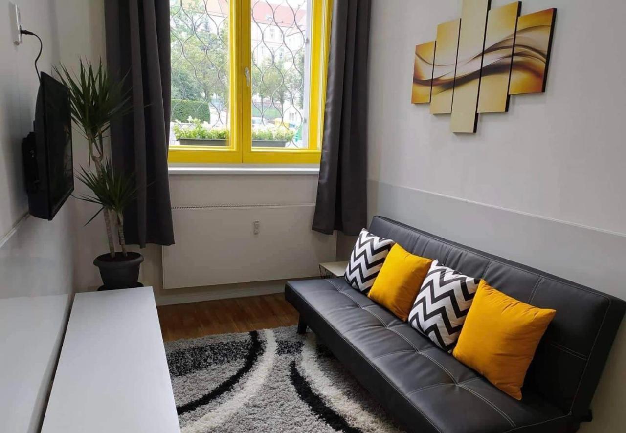 Lägenhet Lyly - Modern Apartment, Free Parking, Near The Metro Prag