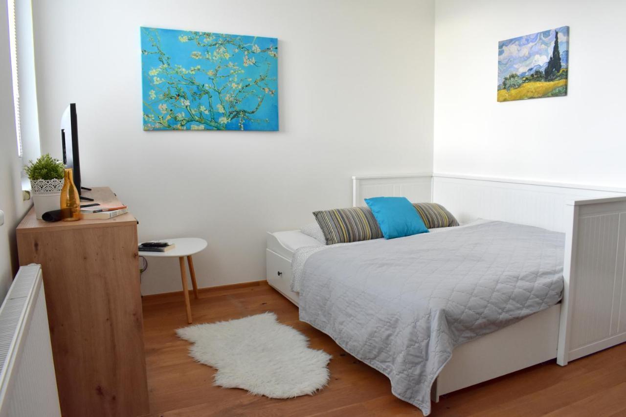 Apartment Airstay Apartment: Grebovka Prag