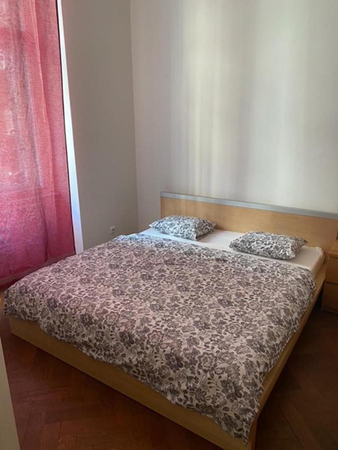 Large 3 Bedroom Family With Balcony Apartment *