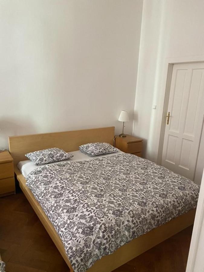 Apartment Large 3 Bedroom Family With Balcony *