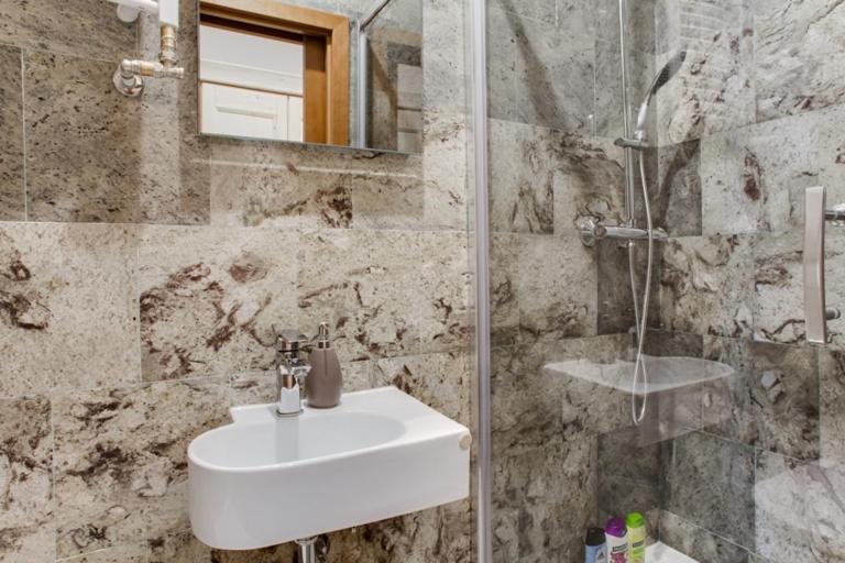 Luxury & Quiet Charming 2bds Near River - Nek2nd Lägenhet Prag